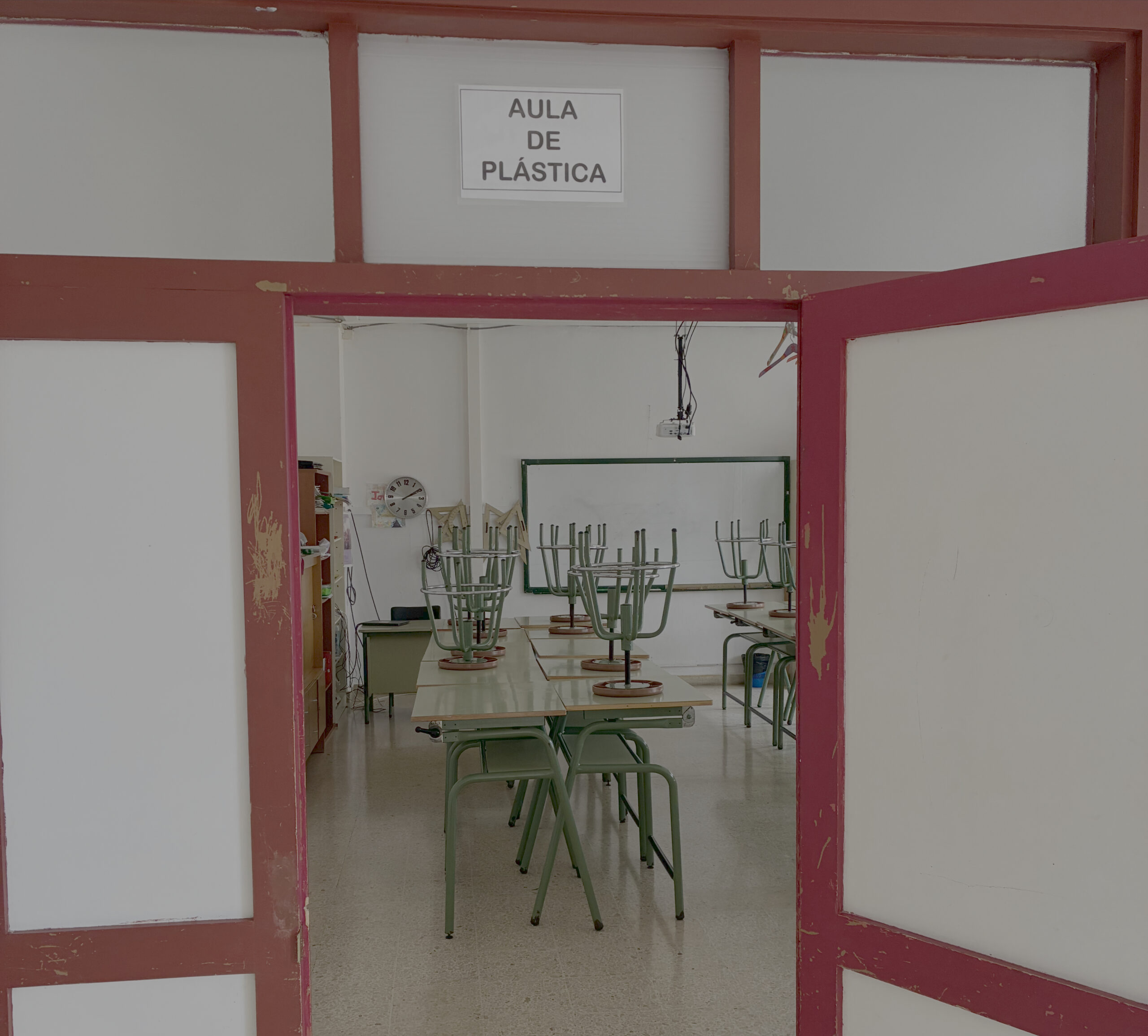 Aula de Plástica en la que se instaló un sensor de monitoreo de temperatura de Makerfabs, implementado e instalado por Cloud Studio IoT